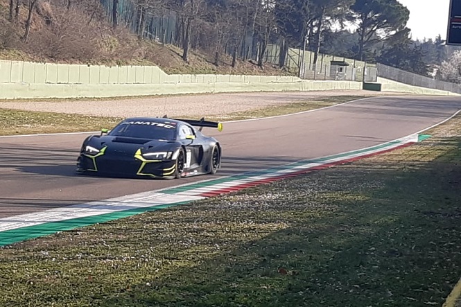 Rossi in pista a Imola con l’Audi R8 – VIDEO