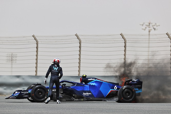 Williams in fiamme nei test in Bahrain