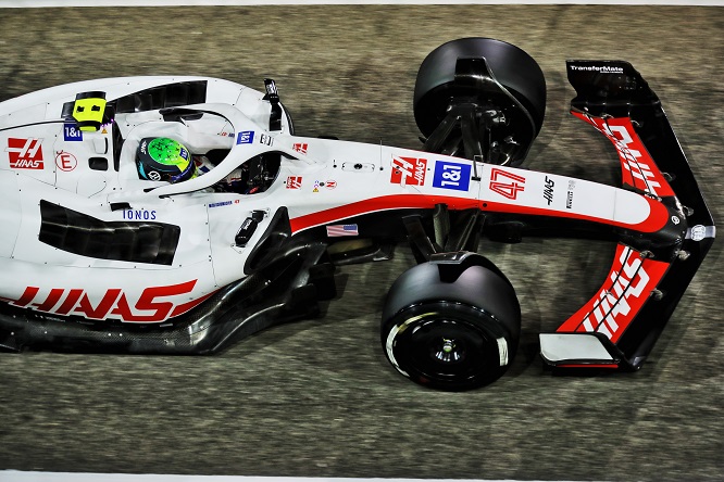 Haas, Steiner: “L’obiettivo in Bahrain è finire la gara”