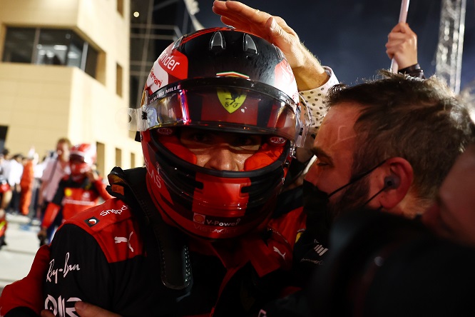 F1 | Trionfo Ferrari in Bahrain, il team radio di Sainz (2°)