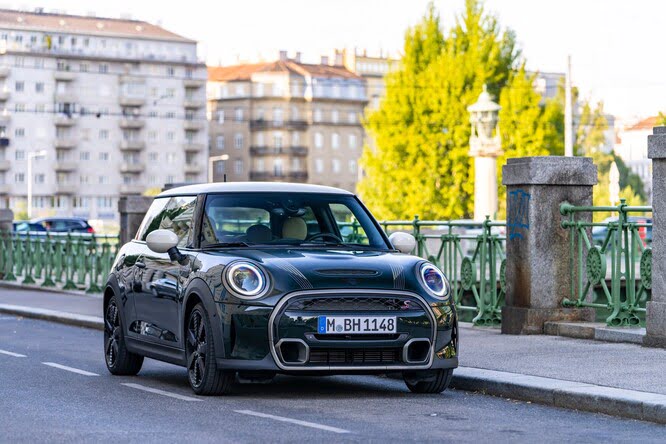 Mini, stop produzione modelli con cambio manuale