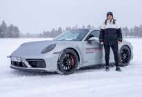 Porsche, derapate sulla neve con De Silvestro e Stenmark - Mondo Auto -  AutoMoto