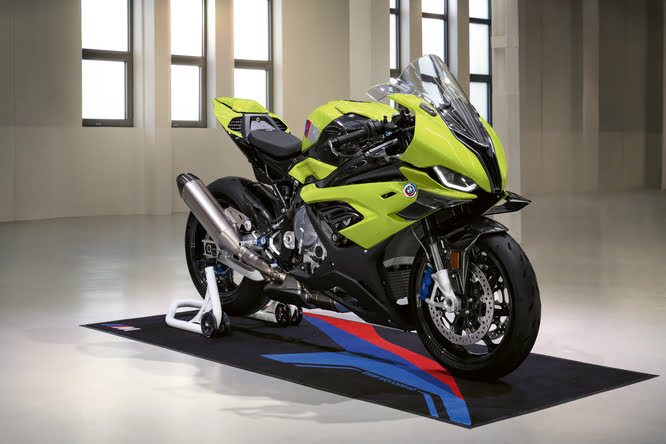 BMW M 1000 RR, debutta la serie speciale 50 Years