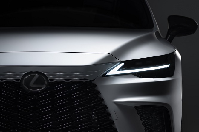 Lexus RX, vedremo il nuovo SUV a giugno
