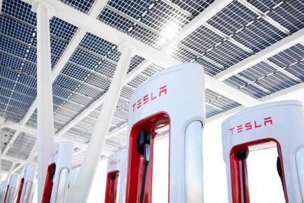 Una stazione ricarica Supercharger Tesla