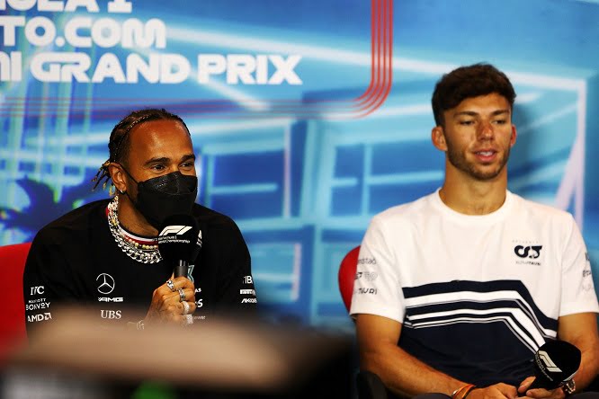 Gioielli, Gasly a supporto di Hamilton: “Serve buon senso”