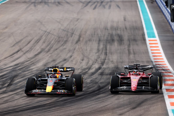 Diretta F1 / GP Miami 2022, Gara: Verstappen resiste a Leclerc, 3° Sainz