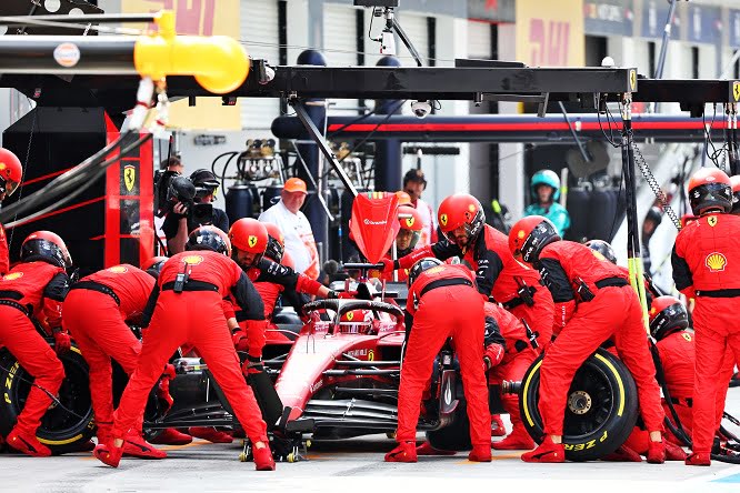 Leclerc ‘avverte’ Ferrari via radio: “Degrado davvero elevato”