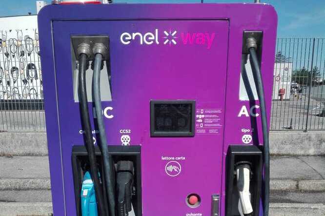 Mobilità elettrica a Napoli, la spinta di Enel X Way