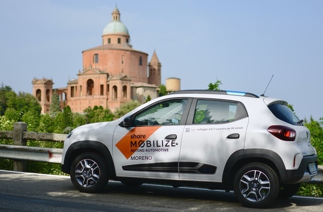 Mobilize, il car sharing elettrico sbarca a Bologna