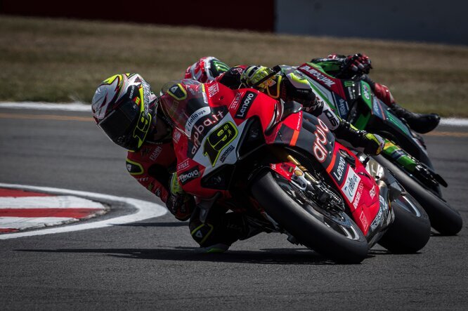 WSBK / Magny-Cours: Rea abbatte Bautista in Gara-2