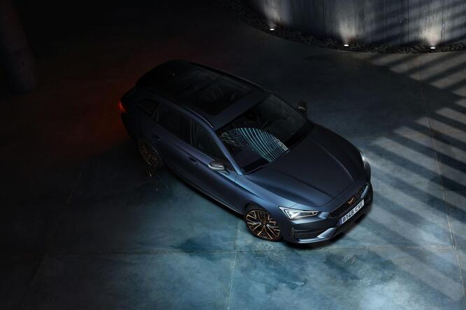 Cupra Leon ibrida plug-in: prestazioni e prezzi