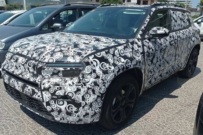 Jeep B-SUV, nuovo avvistamento a Catania