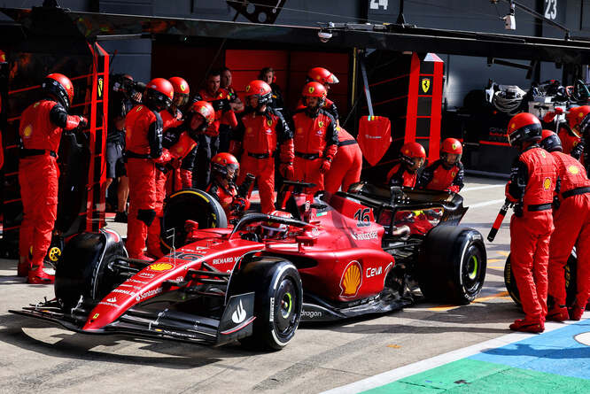 Ferrari: c’era tutto il tempo per il doppio pit stop Leclerc-Sainz