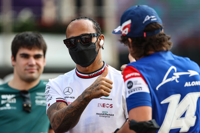 Valore titoli: Hamilton risponde ad Alonso senza usare parole