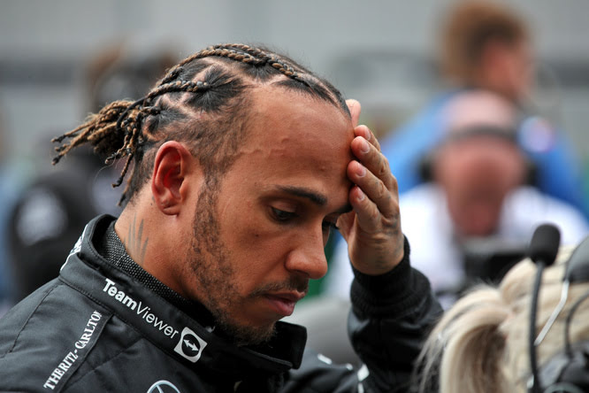 Hamilton contro ‘We Race as One’: “Sono solo parole”