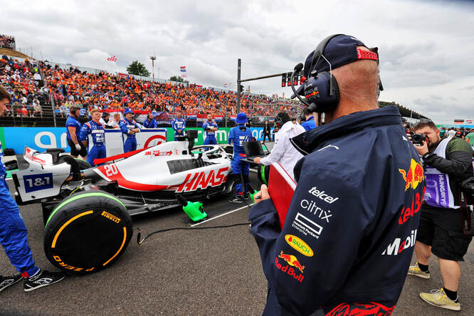 Newey studia da vicino la Haas aggiornata