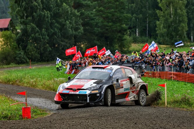 WRC / Rally Finlandia, SS18: Rovanperä bracca Tänak