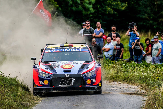 WRC / Rally Belgio, SS16: Neuville regala il comando a Tänak