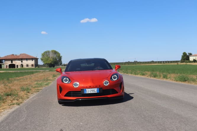 Alpine spremerà la A110 fino al 2026, poi l&#8217;elettrica