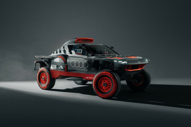 Audi RS Q e-tron E2 si rinnova: magra e aggressiva per la Dakar
