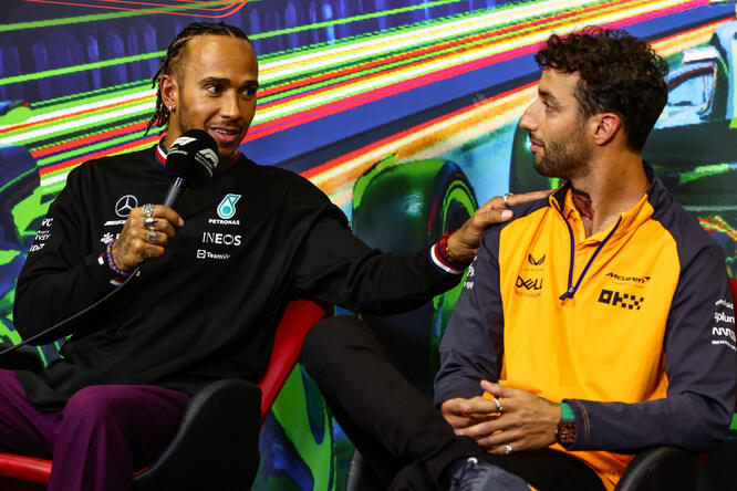 Ricciardo-Mercedes, Hamilton: “Se fossi il suo manager correrebbe”