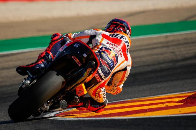 Marquez perde il posteriore: “Dolore alla spalla, ma è normale”