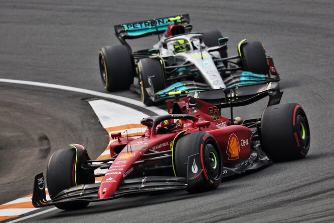 Hill: “La Ferrari avrà meno difficoltà rispetto alla Mercedes”