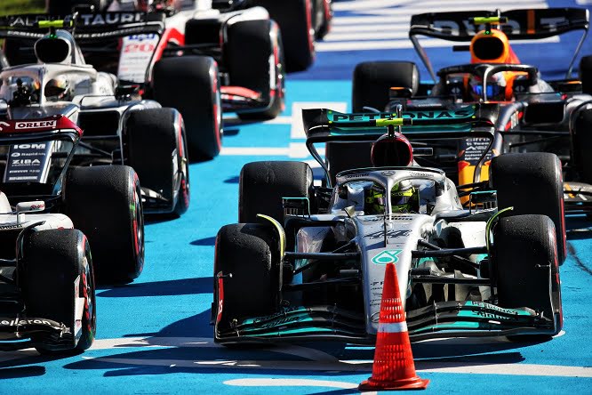 Hamilton: “Per me tutti in Mercedes sono vincitori nel 2022”