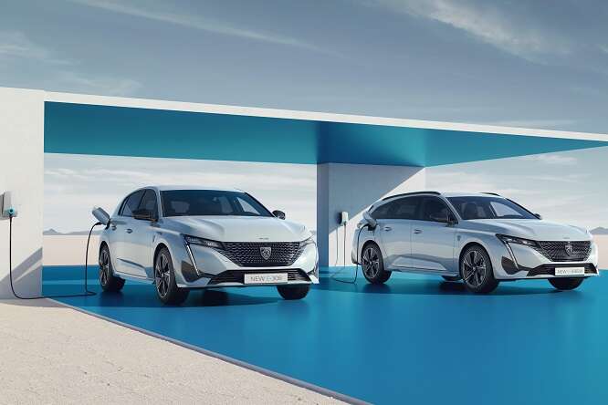 Peugeot 308, elettrico per cinque porte e SW dal 2023