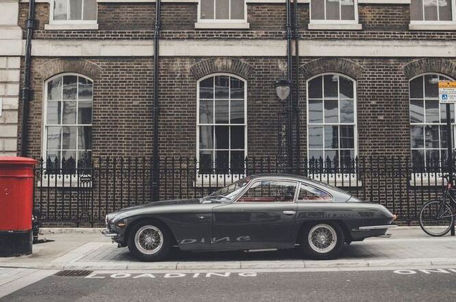 Lamborghini, una 400 GT 2+2 dedicata ai Beatles