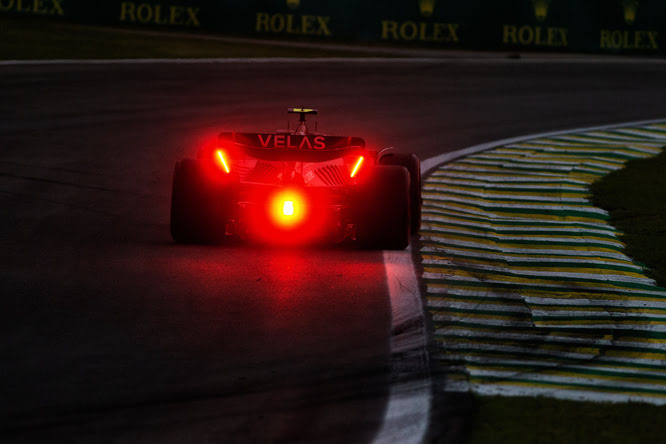 Strategie Ferrari: l’ennesimo pasticcio ‘affoga’ ancora Leclerc