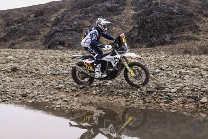Dakar 2023 / Moto, Tappa 9: trionfa Luciano Benavides, cade Barreda