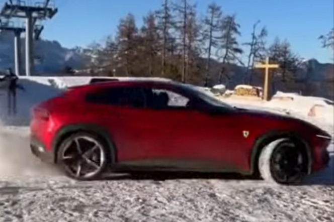 Ferrari Purosangue show: sulla neve si gioca così