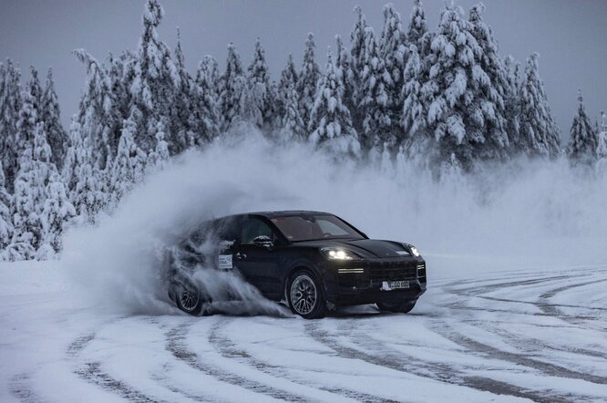 Porsche Cayenne restyling 2023, svelati i primi dettagli