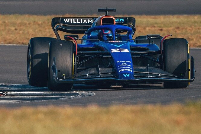 Albon in pista con la Williams FW45 – FOTO