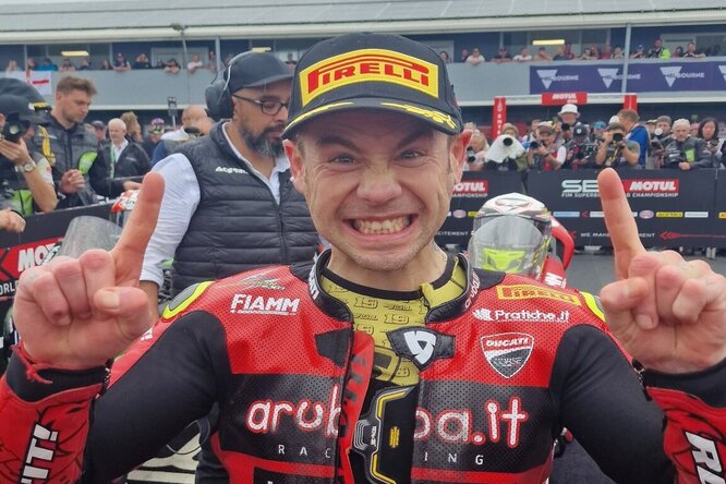 Superbike / Phillip Island, Gara-1: Bautista vince davanti al Maestro Rea