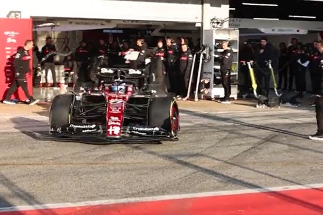 La C43 assaggia la pista: filming day Alfa Romeo a Barcellona