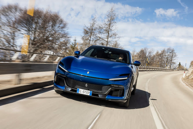 Ferrari Purosangue Test Drive / In Trentino con la V12 più attesa: due anni per averla