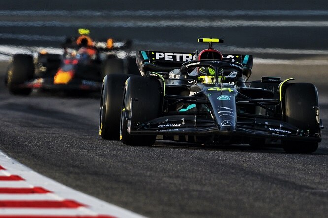 Hamilton: “Non siamo al livello di Red Bull, nemmeno di Ferrari”
