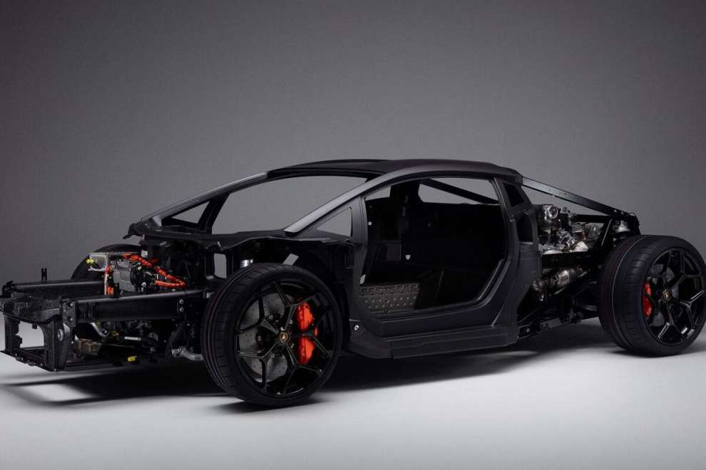 Dalla monoscocca alla monofusoliera: il nuovo telaio ultraleggero di Lamborghini