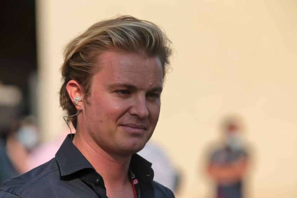 Rosberg sulla rimonta di Verstappen: “Vincere da 15° sarebbe troppo”