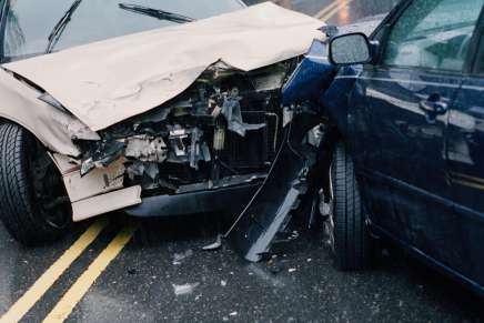 Incidente stradale tra due auto