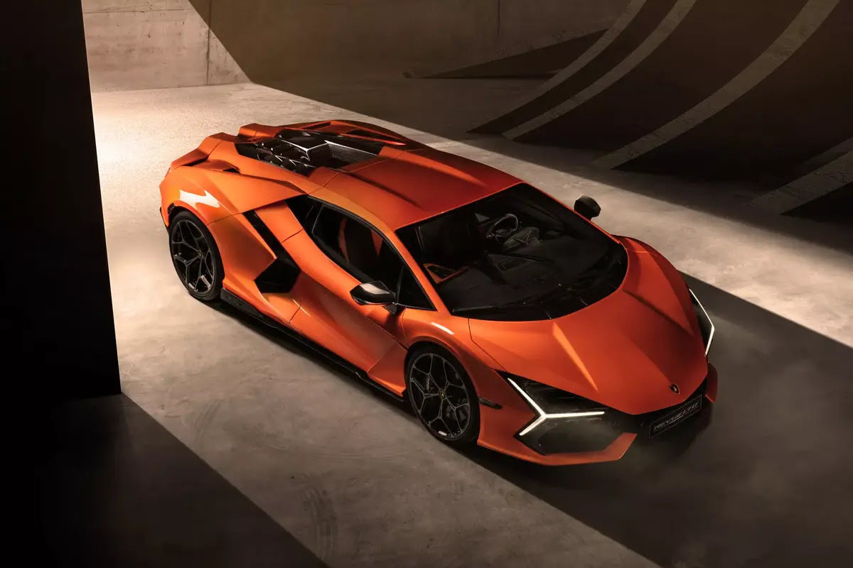 Lamborghini Revuelto, l'erede di Aventador