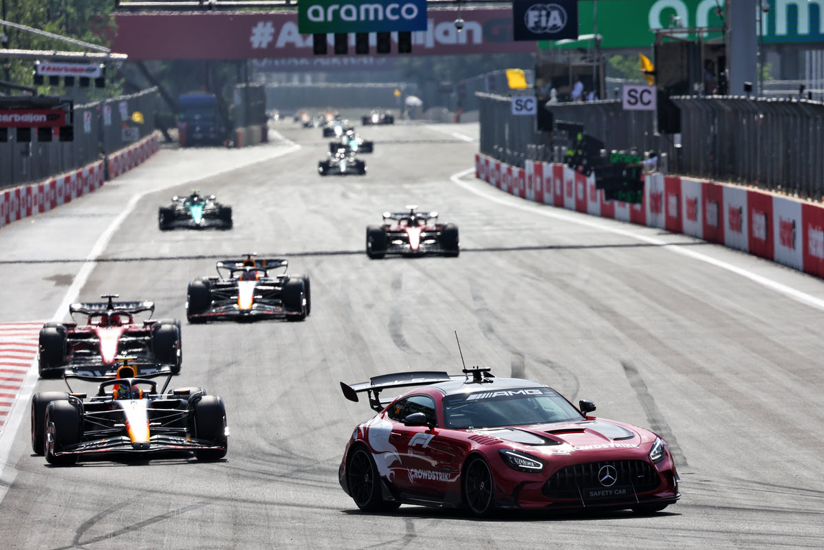 Safety Car in azione a Baku