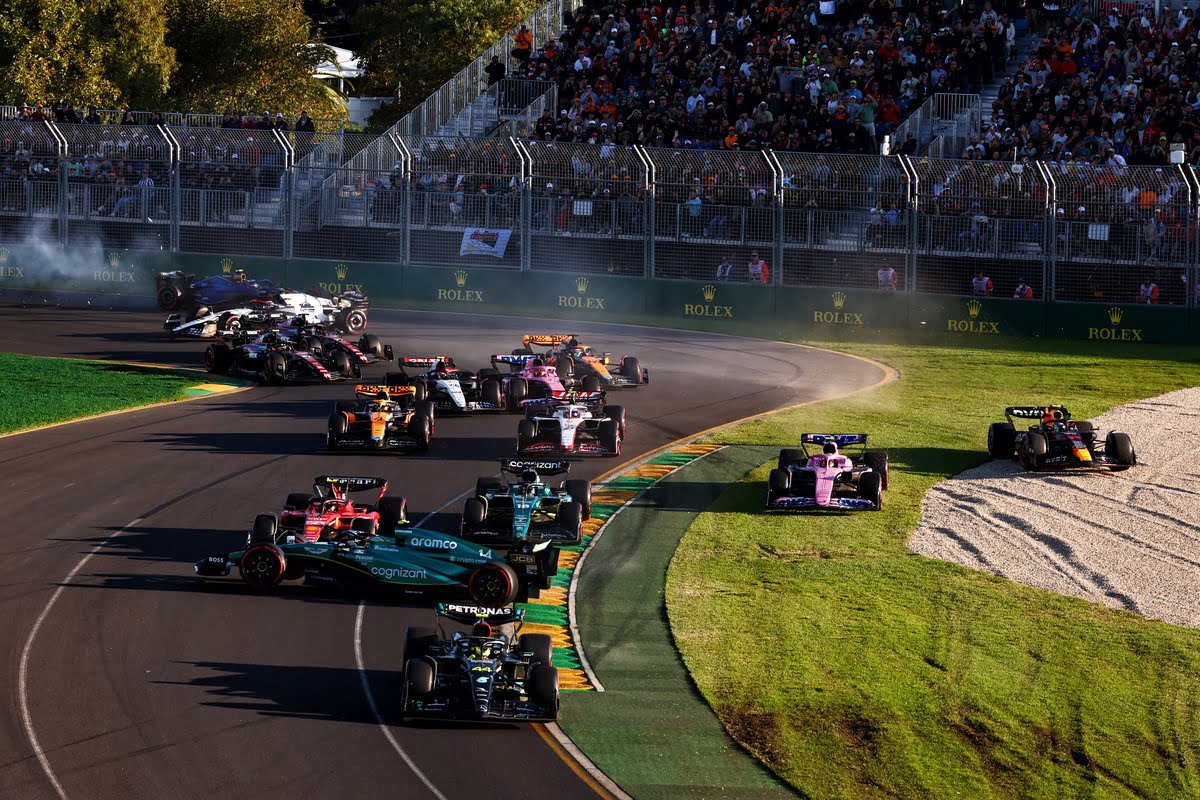 F1 Australia partenza bandiera rossa