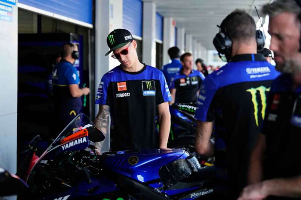 Quartararo scarica la Yamaha: “Dormono, nessuno si incaz**”