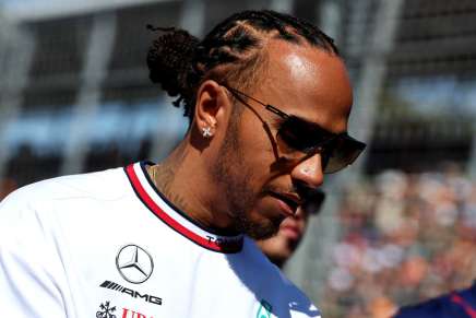 Hamilton nel paddock di Melbourne