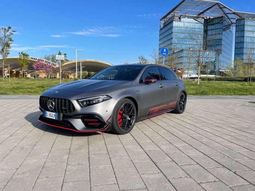 Mercedes Classe A restyling 2023, su strada con la AMG 45S