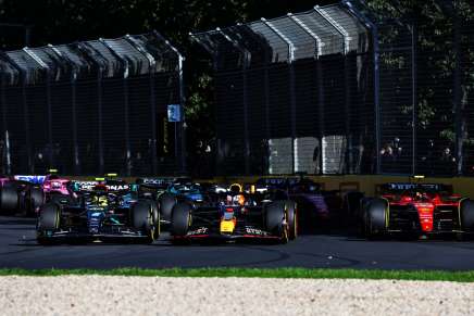 Verstappen guida il gruppo a Melbourne